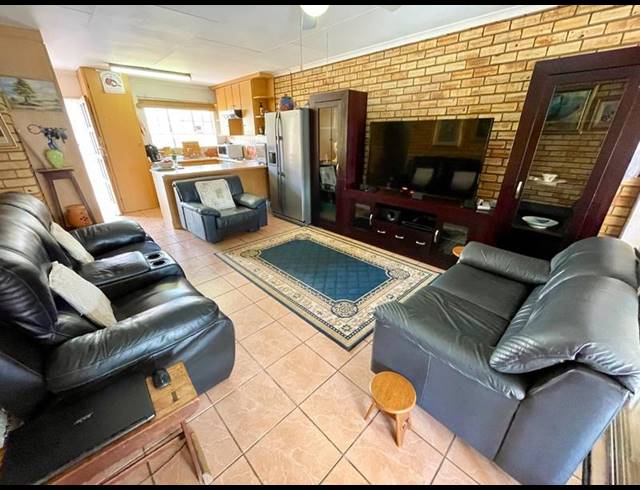 3 BEDROOM TOWNHOUSE FOR SALE IN NOORDHEUWEL